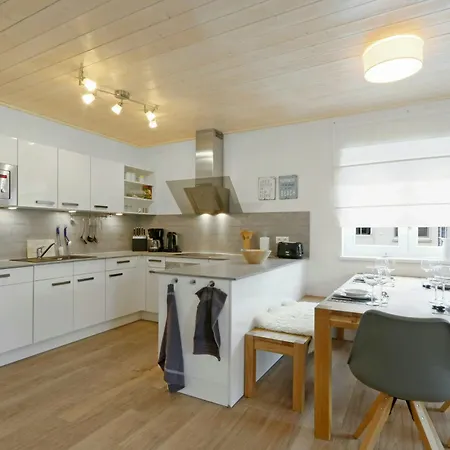 Strandnahes Familienhaus In Altefaehr Auf Ruegen *