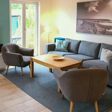 Strandnahes Familienhaus In Altefaehr Auf Ruegen 度假居 *