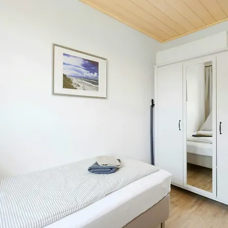 Strandnahes Familienhaus In Auf Ruegen Hébergement de vacances Altefähr